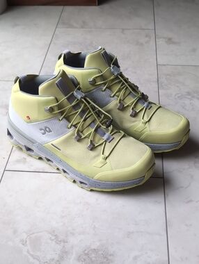 On Running Men’s Cloudtrax Hiker Shoe in Lime and Gray Size 11.5 Like New